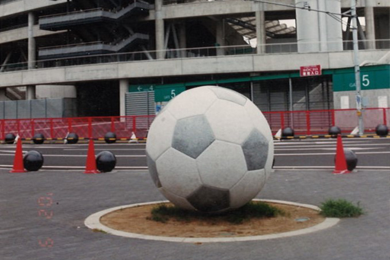 鹿島スタジアムサッカーボールモニュメント